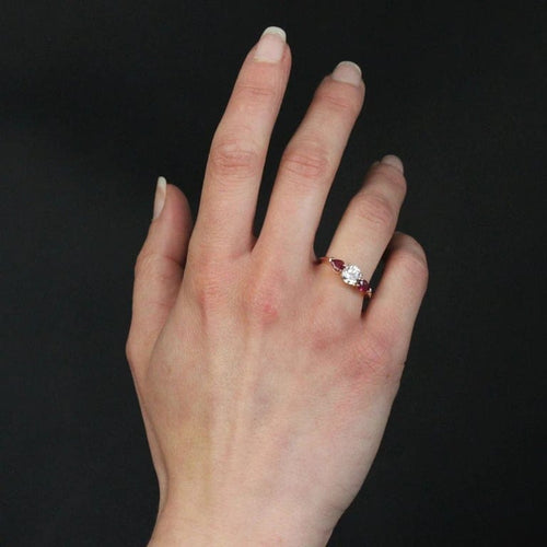 Bague 54 Baume - Bague trilogie en or jaune 18 carats avec diamant et rubis 58 Facettes 24-158