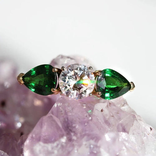 Bague 54 Création Baume - Bague trilogie en or jaune avec diamant et tsavorites 58 Facettes 24-064
