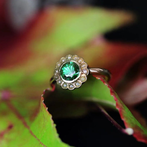 Bague 50 Bague ancienne en or jaune 18 carats grenat vert et perles fines 58 Facettes 23-261A
