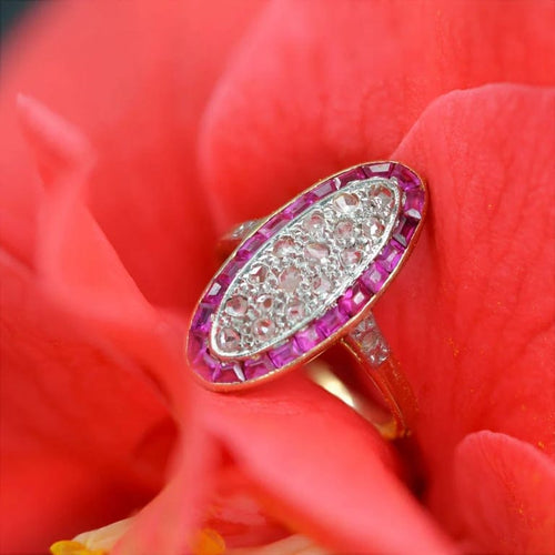 Bague 54 Bague ancienne navette en or jaune 18 carats, platine, diamants et rubis 58 Facettes 23-079