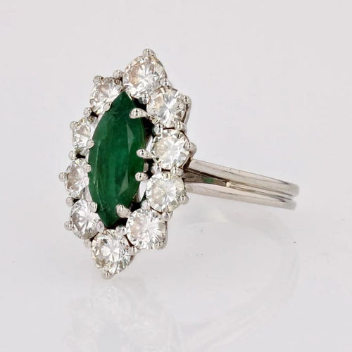 Bague 54 Bague marquise en or blanc 18 carats, émeraude et diamants 58 Facettes 22-315