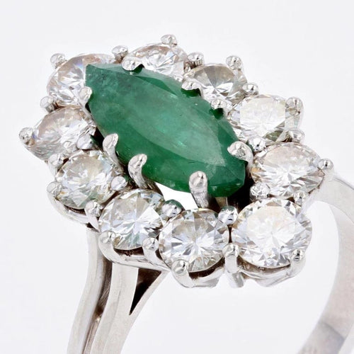 Bague 54 Bague marquise en or blanc 18 carats, émeraude et diamants 58 Facettes 22-315