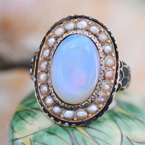 Bague 48 Bague ancienne en or jaune 18 carats, opale, perles fines et émail 58 Facettes 22-493