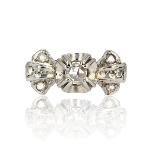 Bague 52 Bague nœud Art déco en or blanc 18 carats et diamants 58 Facettes 22-460
