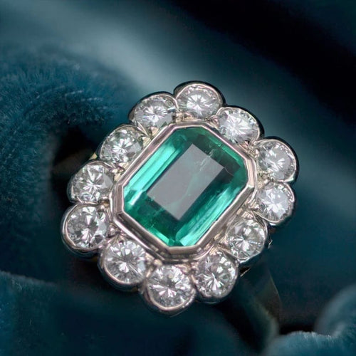 Bague 55 Bague rectangulaire émeraude et diamants en or jaune et platine 58 Facettes 22-490