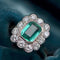 Bague 55 Bague rectangulaire émeraude et diamants en or jaune et platine 58 Facettes 22-490
