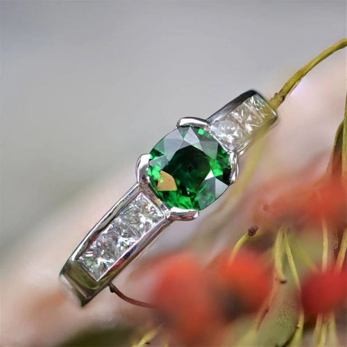 Bague 52 Bague en or blanc 18 carats au grenat tsavorite et diamants princesse 58 Facettes 22-488