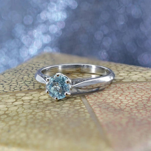 Bague 53 Bague solitaire en or blanc 18 carats avec aigue-marine ronde 58 Facettes 22-347
