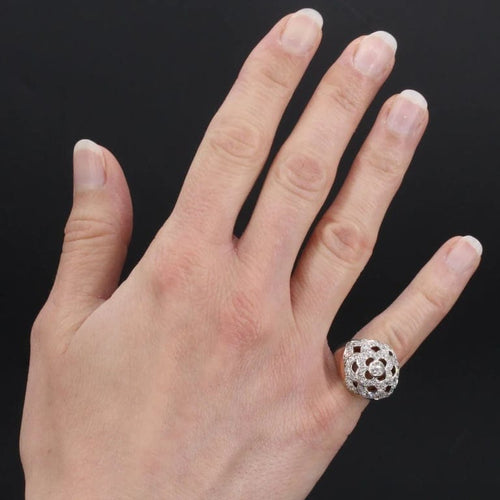 Bague 48 Bague dôme fleur ajourée en or jaune 18 carats, platine et diamants 58 Facettes 21-620