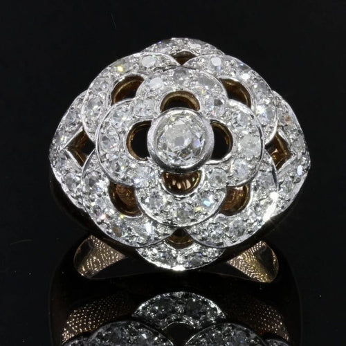 Bague 48 Bague dôme fleur ajourée en or jaune 18 carats, platine et diamants 58 Facettes 21-620