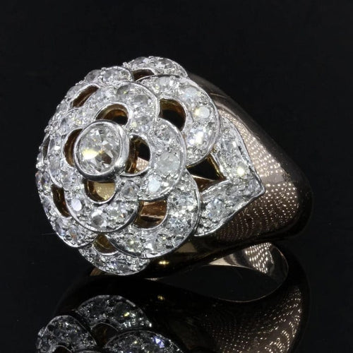 Bague 48 Bague dôme fleur ajourée en or jaune 18 carats, platine et diamants 58 Facettes 21-620