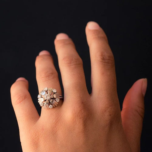 Bague 51 Bague pétales en or blanc 18 carats et diamants 58 Facettes 20-150-49