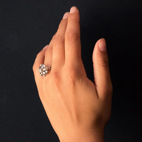 Bague 51 Bague pétales en or blanc 18 carats et diamants 58 Facettes 20-150-49