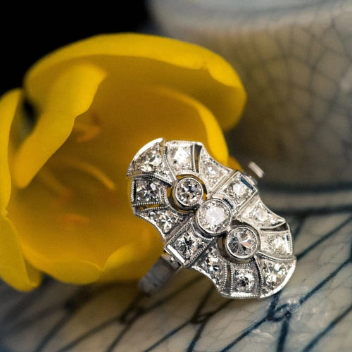 Bague 53 Bague style Art déco en or blanc 18 carats et diamants 58 Facettes 20-263-57