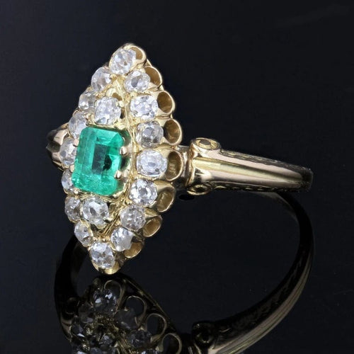 Bague 53 Bague marquise ancienne en or jaune 18 carats, émeraude et diamants 58 Facettes 20-608-48