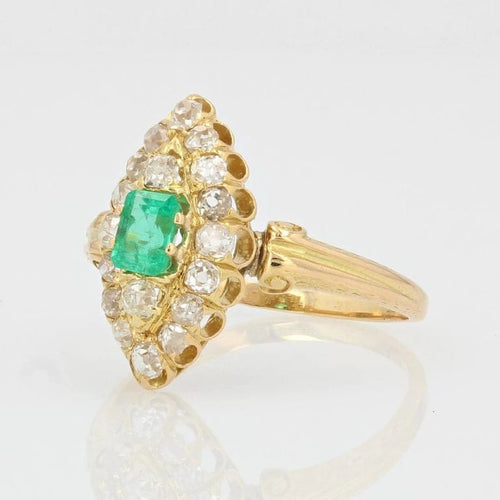 Bague 53 Bague marquise ancienne en or jaune 18 carats, émeraude et diamants 58 Facettes 20-608-48