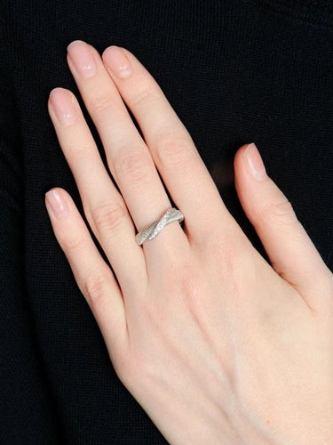 Bague 53 Oro Trend - Bague entrelacs en or blanc 18K et diamants 58 Facettes