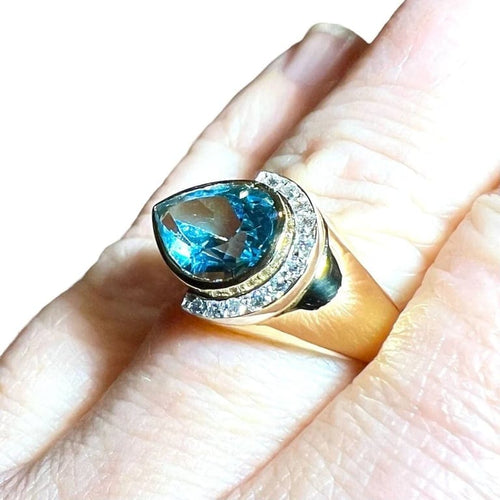 Bague 60 Bague en or jaune 18 carats avec topaze bleue poire et diamants 58 Facettes 7861 A