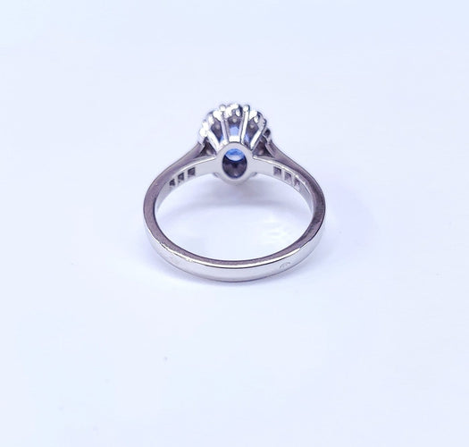 Bague 55 Bague marguerite saphir en or blanc 18K et diamants 58 Facettes BAG.MARGT.S.LIGNE