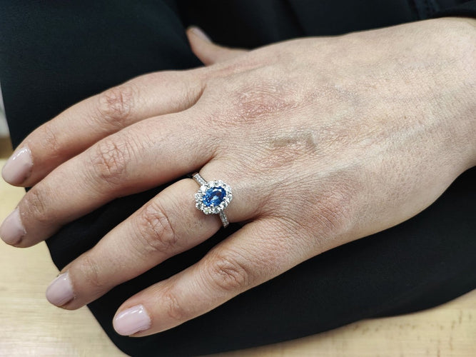 Bague 55 Bague marguerite saphir en or blanc 18K et diamants 58 Facettes BAG.MARGT.S.LIGNE