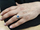 Bague 55 Bague marguerite saphir en or blanc 18K et diamants 58 Facettes BAG.MARGT.S.LIGNE