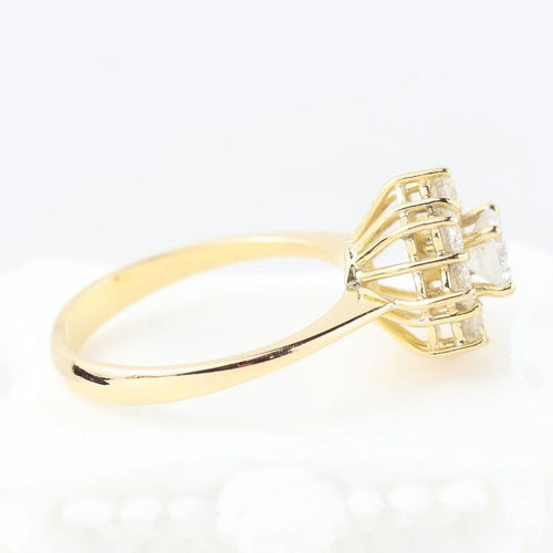 Bague 53 Bague rosette en or jaune 18 carats et diamants taille brillant 58 Facettes