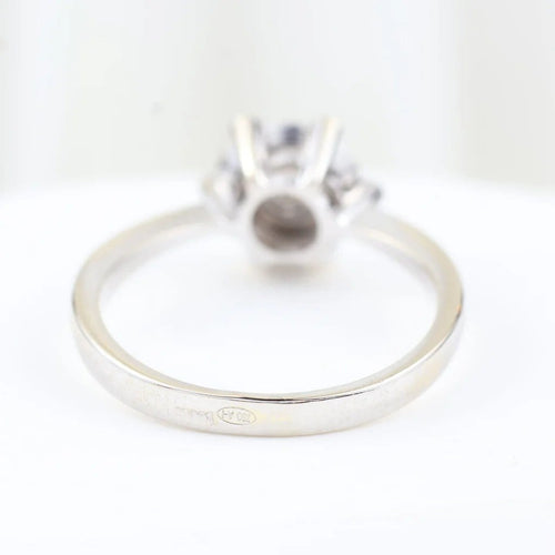 Bague 57 Bague rosette en or blanc 18 carats et diamants taille brillant 0,28 ct 58 Facettes 159/24K