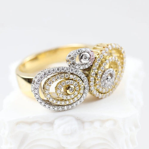 Bague 57 Bague en or jaune 18 carats avec accents en or blanc et diamants 58 Facettes