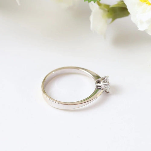 Bague 54 Bague solitaire en or blanc 18 carats avec diamant 58 Facettes 126443