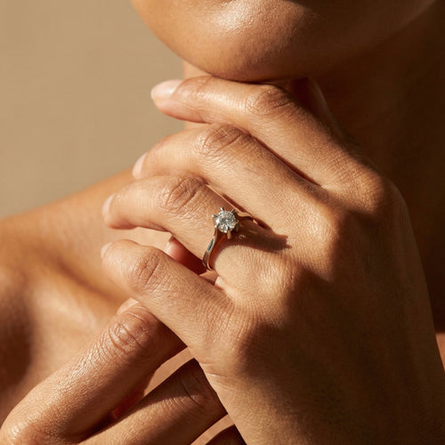 Bague 53 Bague solitaire - Brillant 0,52 ct en or blanc 18 carats 58 Facettes 1298