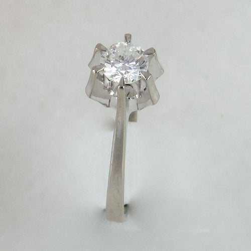 Bague 53 Bague solitaire - Brillant 0,52 ct en or blanc 18 carats 58 Facettes 1298