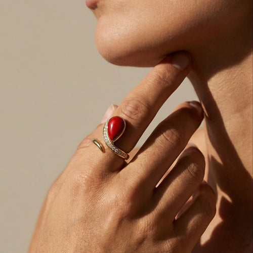 Bague 55 Bague en or jaune 18 carats avec corail et diamants 58 Facettes 1853