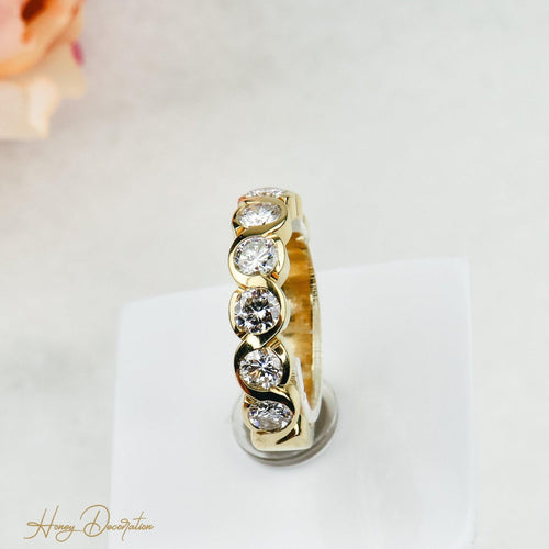 Bague 55 Bague mémoire demi-tour en or jaune 18 carats et diamants 58 Facettes 1592