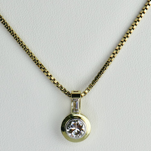 Pendentif Pendentif solitaire en or jaune 750 et diamants 58 Facettes 1510