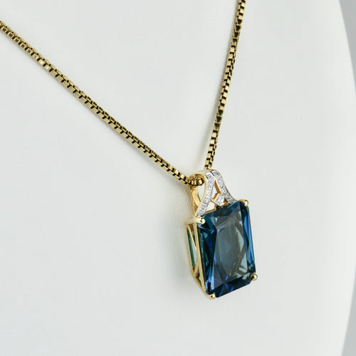 Pendentif Pendentif en or jaune 14K avec topaze et diamants 58 Facettes 1294