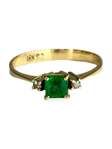 Bague 52 Bague en or jaune 18K avec émeraude 0,40 ct et diamants 58 Facettes 1519