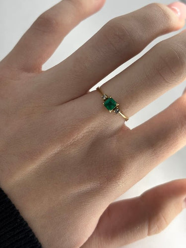 Bague 52 Bague en or jaune 18K avec émeraude 0,40 ct et diamants 58 Facettes 1519