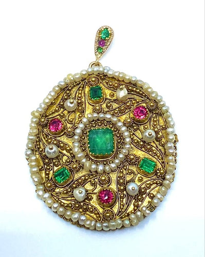 Pendentif Pendentif en or jaune 18 carats avec émeraude et perles 58 Facettes AB678