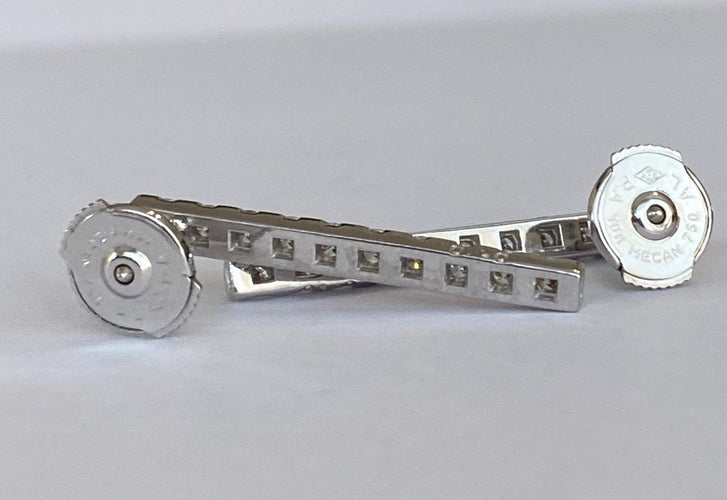 Boucles d'oreilles Alain Roure - Boucles d’oreilles pendantes en or blanc 18 ct et diamants 58 Facettes earrings