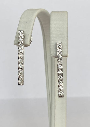 Boucles d'oreilles Alain Roure - Boucles d’oreilles pendantes en or blanc 18 ct et diamants 58 Facettes earrings