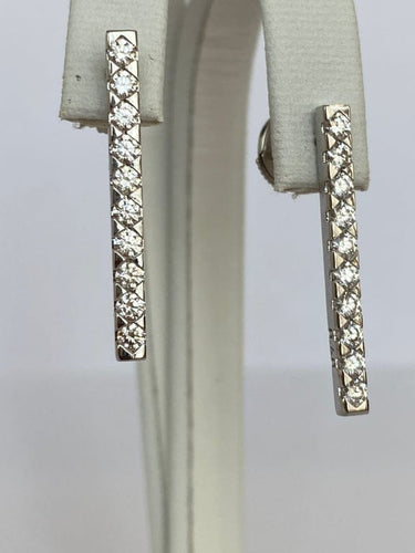 Boucles d'oreilles Alain Roure - Boucles d’oreilles pendantes en or blanc 18 ct et diamants 58 Facettes earrings
