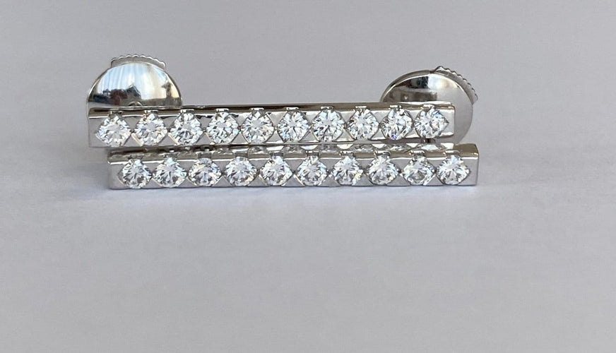 Boucles d'oreilles Alain Roure - Boucles d’oreilles pendantes en or blanc 18 ct et diamants 58 Facettes earrings