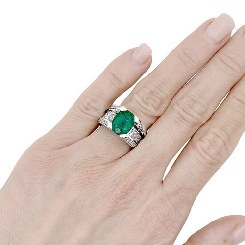 Bague 51 Bague or blanc, émeraude et diamants. 58 Facettes 35347