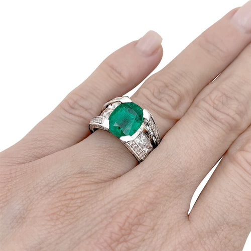 Bague 51 Bague or blanc, émeraude et diamants. 58 Facettes 35347
