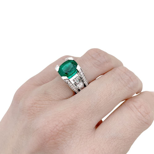 Bague 51 Bague or blanc, émeraude et diamants. 58 Facettes 35347
