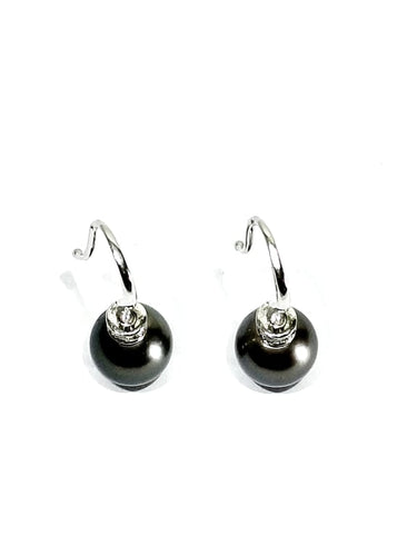 Boucles d'oreilles Boucles d’oreilles en or blanc 18 carats, perles de Tahiti et diamants 58 Facettes 1716762