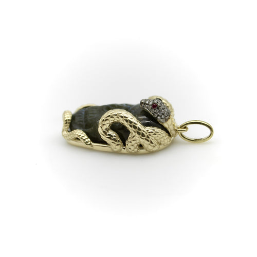 Pendentif Pendentif - Serpent entrelacé en or 14K, crâne en labradorite, diamants et rubis 58 Facettes A10038