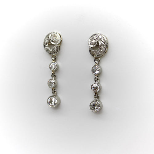 Boucles d'oreilles Époque édouardienne - Boucles d’oreilles pendantes en platine et diamants 58 Facettes A1001U