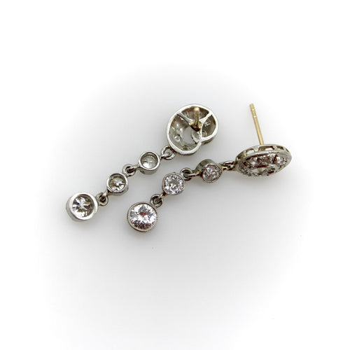 Boucles d'oreilles Époque édouardienne - Boucles d’oreilles pendantes en platine et diamants 58 Facettes A1001U