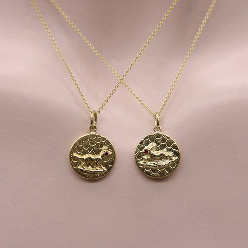 Pendentif Cute as a Button - Pendentif médaille renard en or 14K avec rubis 58 Facettes